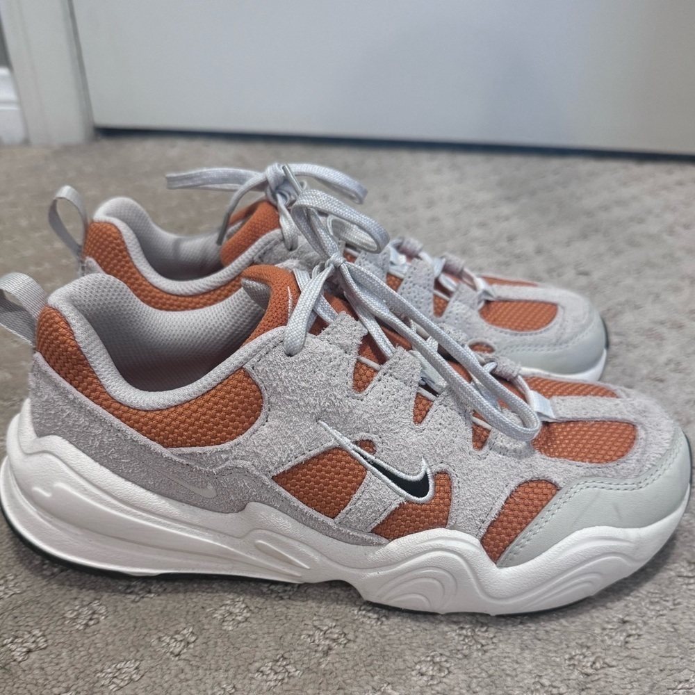 Nike Tech Hera sneakers size 7.5 - Picture 2 of 4